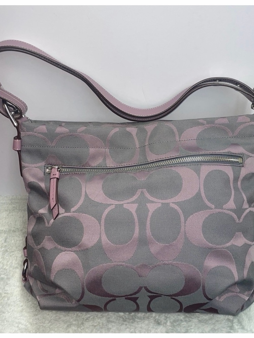 COACH shoulder/crossbody in Lavender and Gray Signature Canvas Bag 🌺 - Picture 2 of 13